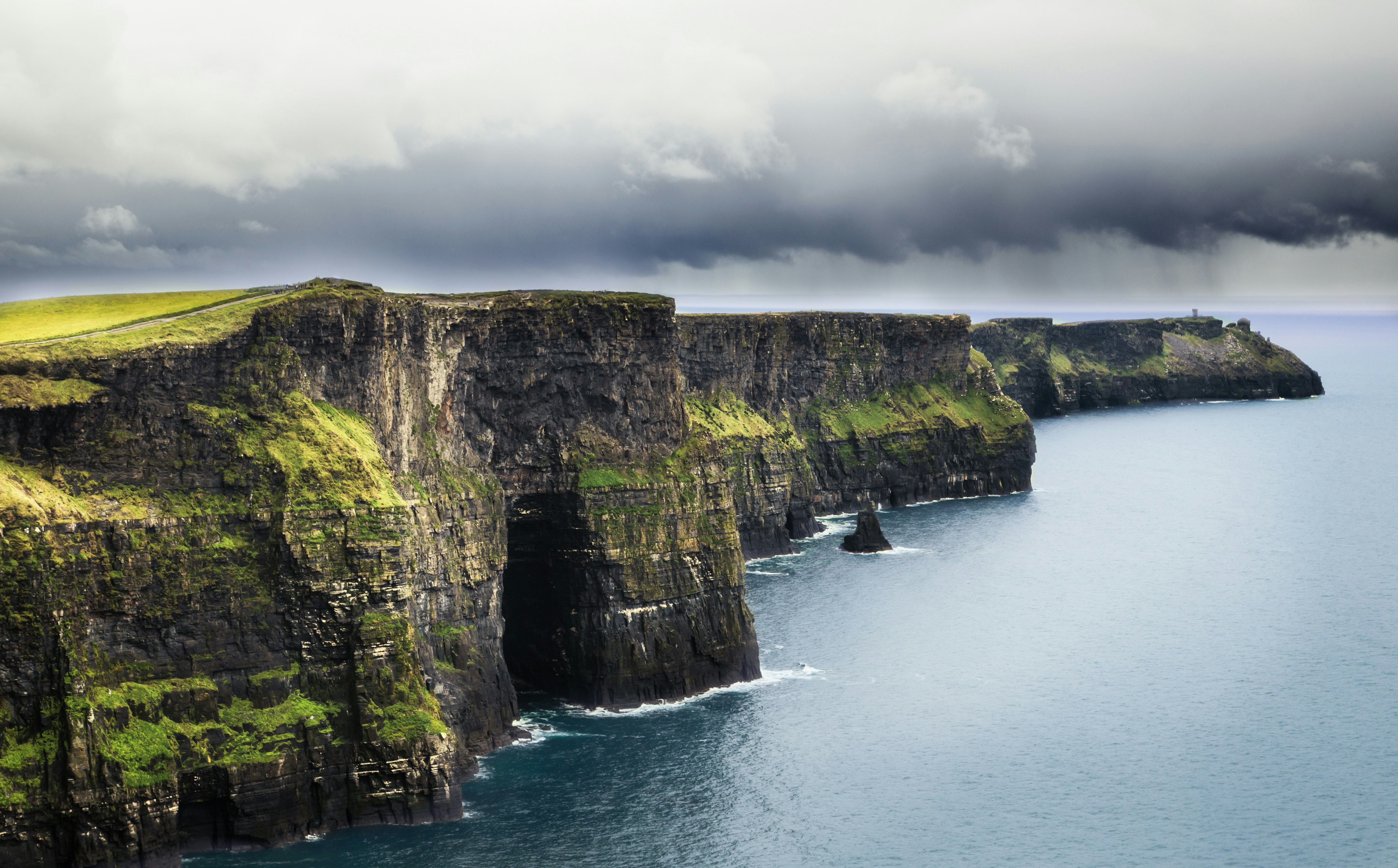 Auf einer Rundreise durch Irland die Ruhe und Weite der Grünen Insel genießen